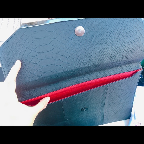 Clutches - Picture 2 of 5